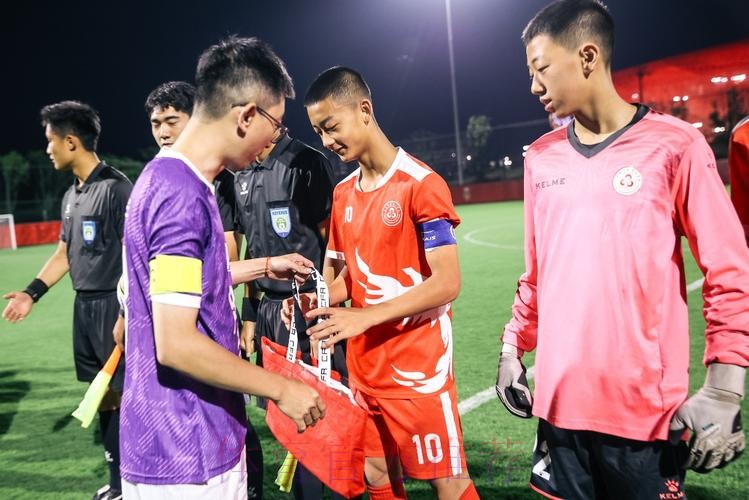 中国足协媒体友谊赛暨“足球进校园”活动在重庆举行